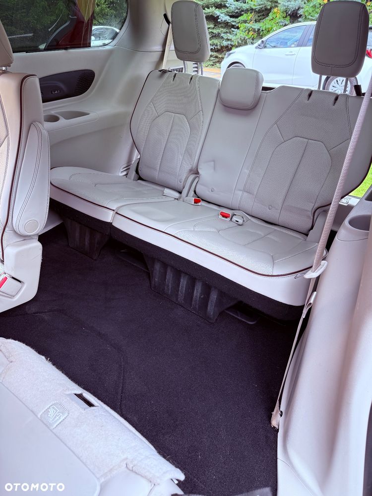 Chrysler Pacifica - 16