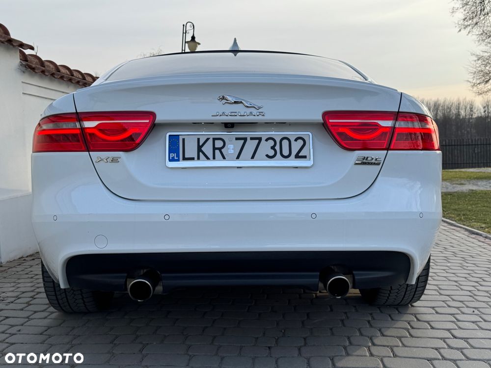 Jaguar XE - 12
