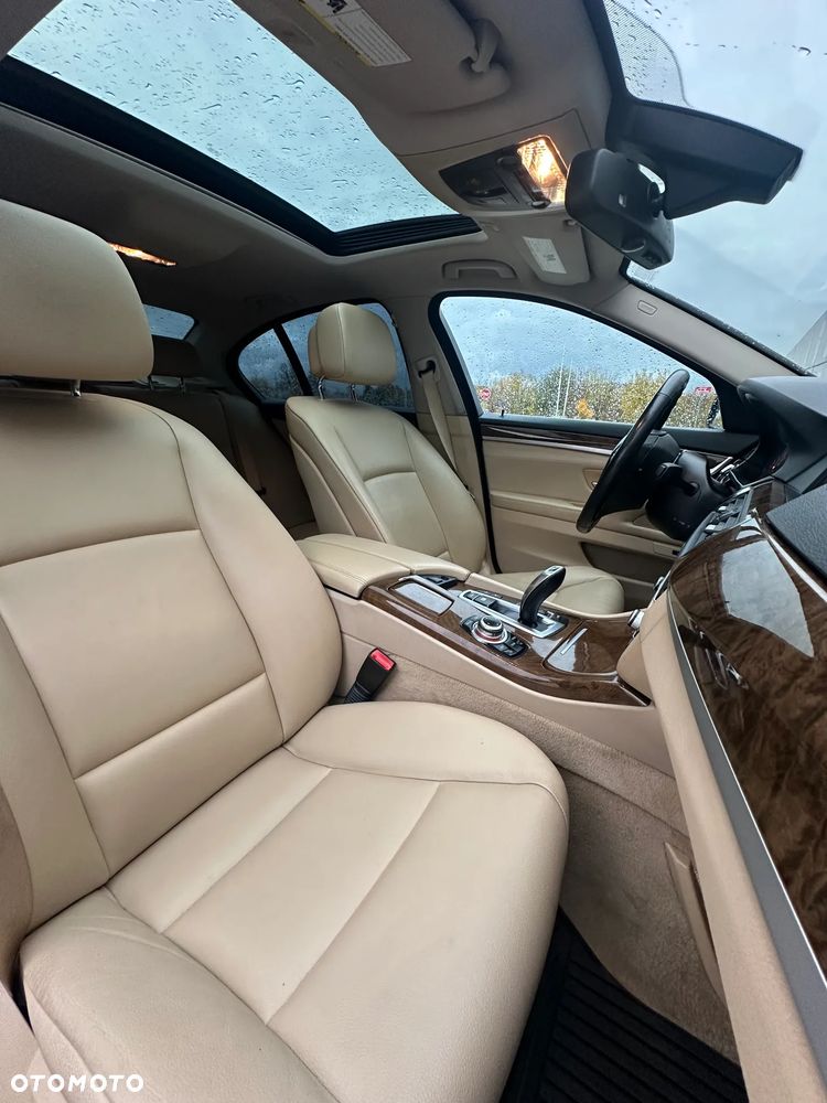 BMW Seria 5 528i xDrive Luxury Line - 16