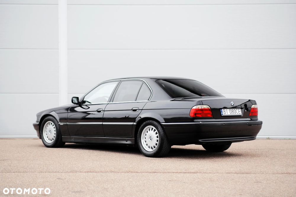 BMW Seria 7 740i V8 - 4