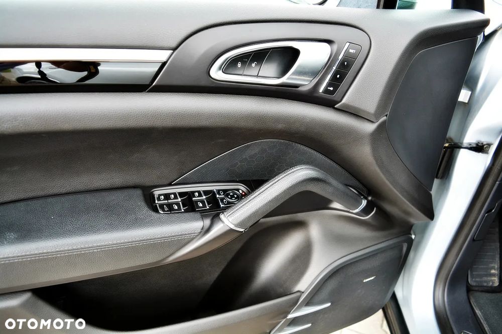 Porsche Cayenne Platinum Edition - 30