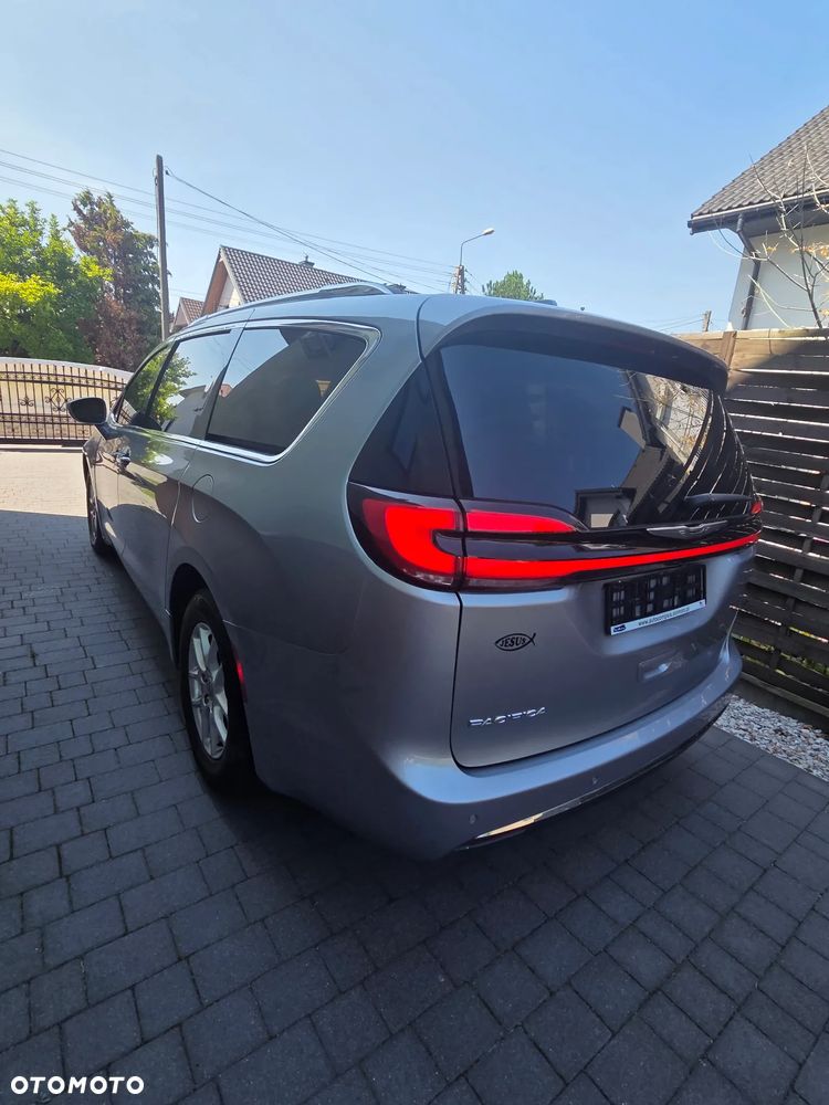 Chrysler Pacifica - 16