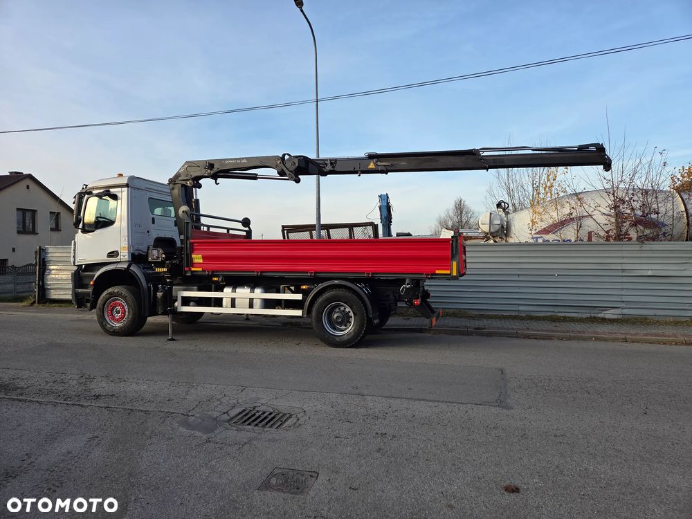 Mercedes-Benz AROCS 1824 // HDS HMF 1420-K2 // PILOT FUNKCJE 5 i 6 // NOWY KIPER WYWROTKA // ZAWIESZENIE BUDOWLANE WYSOKIE // PRZED PIERWSZĄ REJ W PL - 8