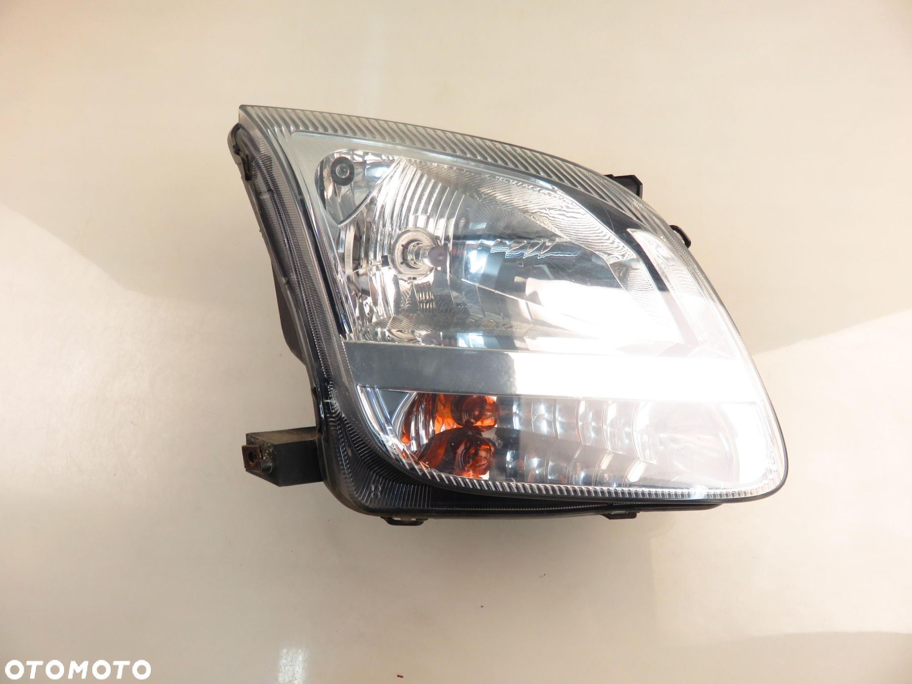 LAMPA PRAWA PRZEDNIA SUBARU JUSTY III (G3X) - 1