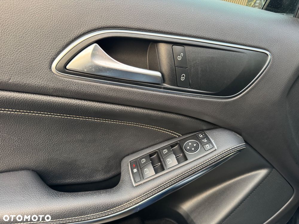 Mercedes-Benz Klasa A 180 7G-DCT AMG Line - 17