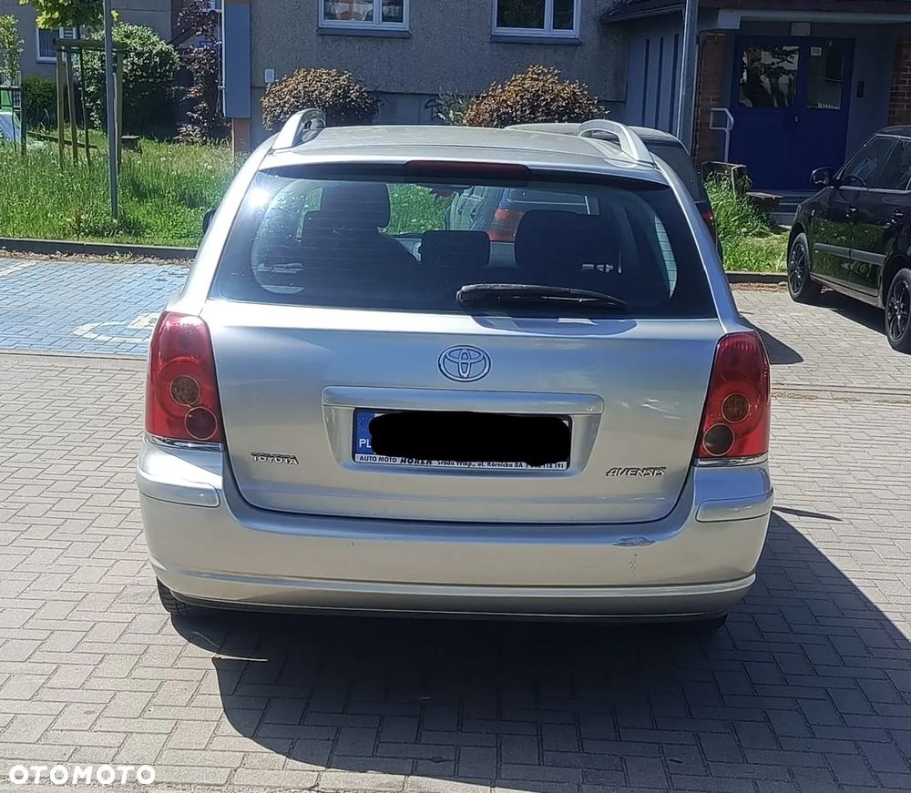 Toyota Avensis 2.0 D-4D High - 5