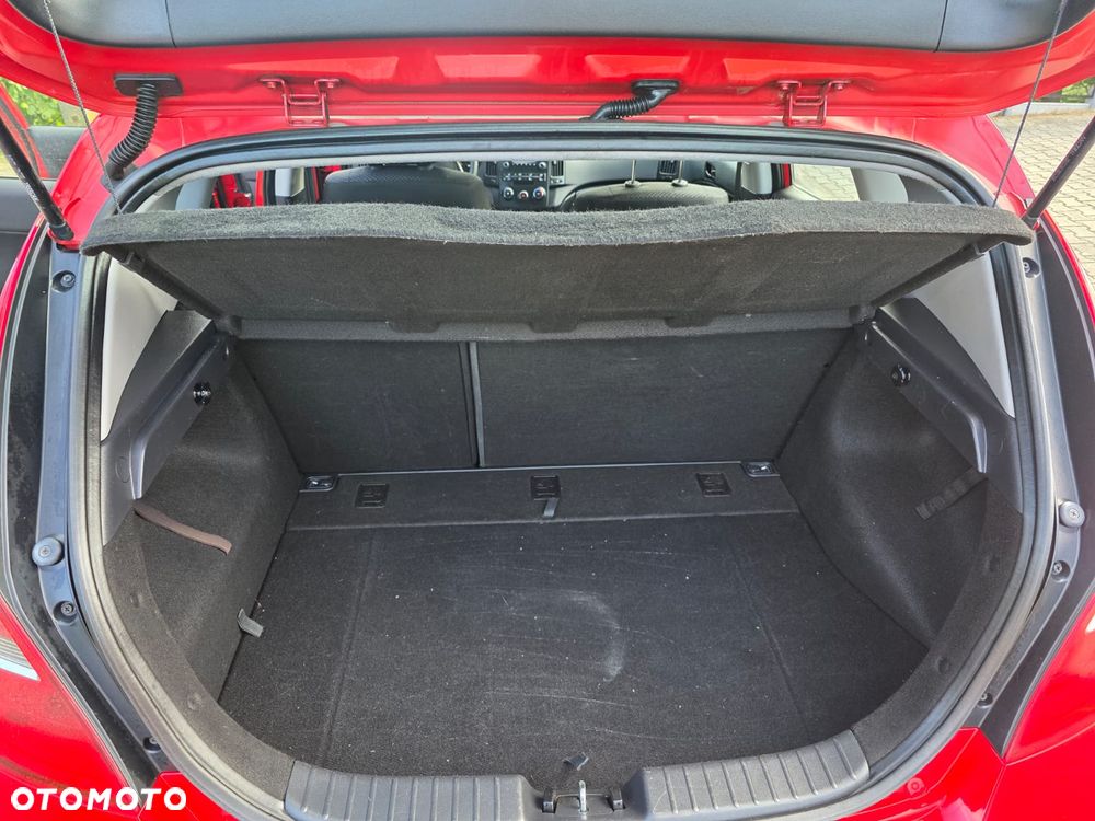 Hyundai i30 1.4 Base + - 6