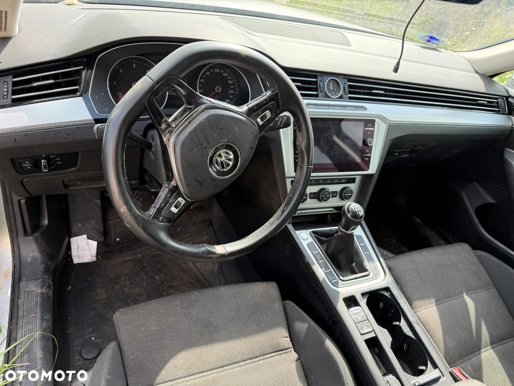 Volkswagen Passat - 10