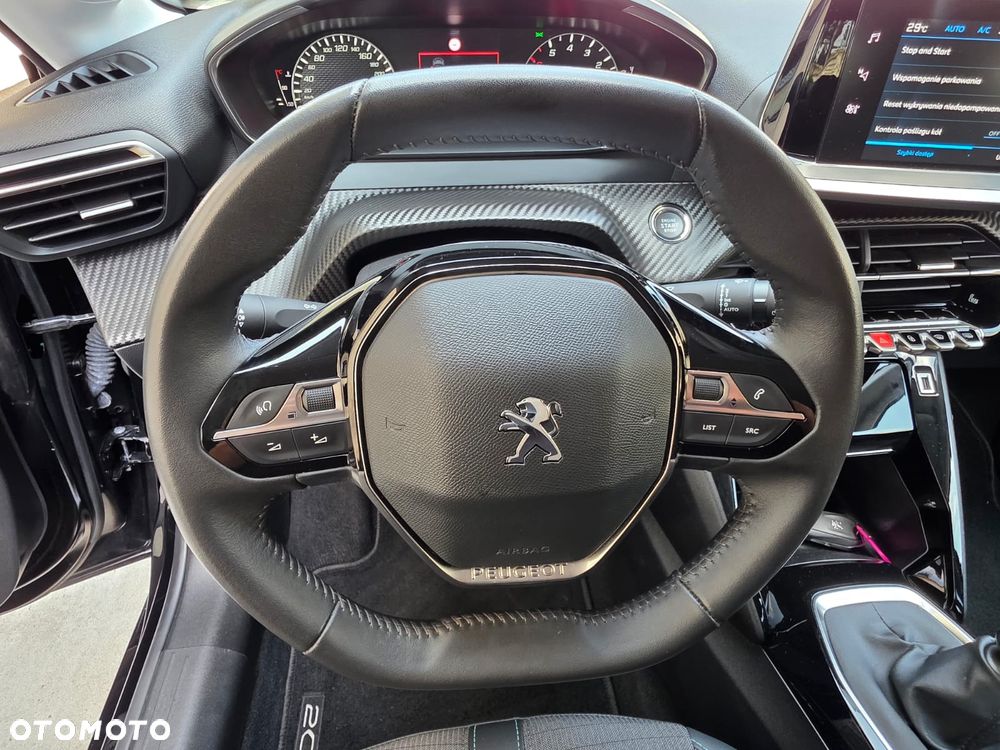Peugeot 208 - 14