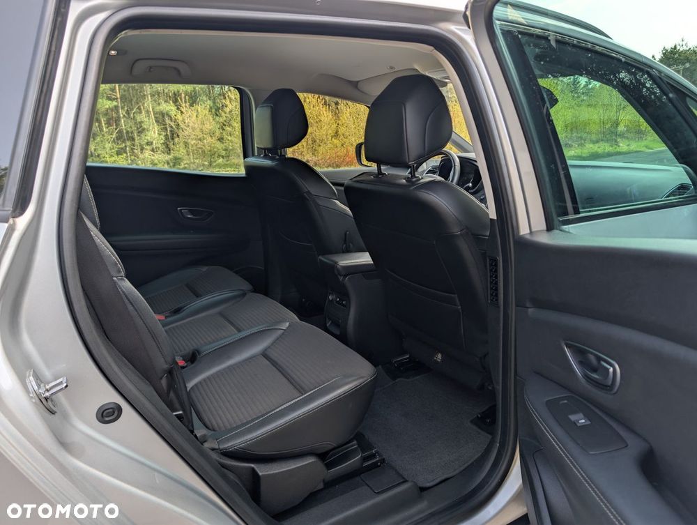 Renault Grand Scenic - 21
