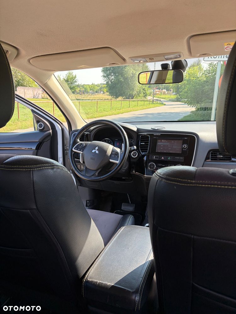 Mitsubishi Outlander 2.0 Intense + 4WD CVT - 9