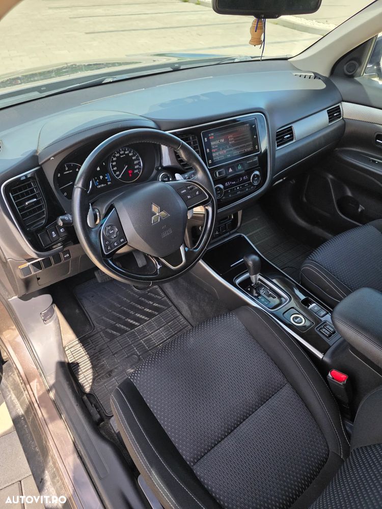 Mitsubishi Outlander 2.2 DI-D 4WD Automatik Edition 100+ - 12