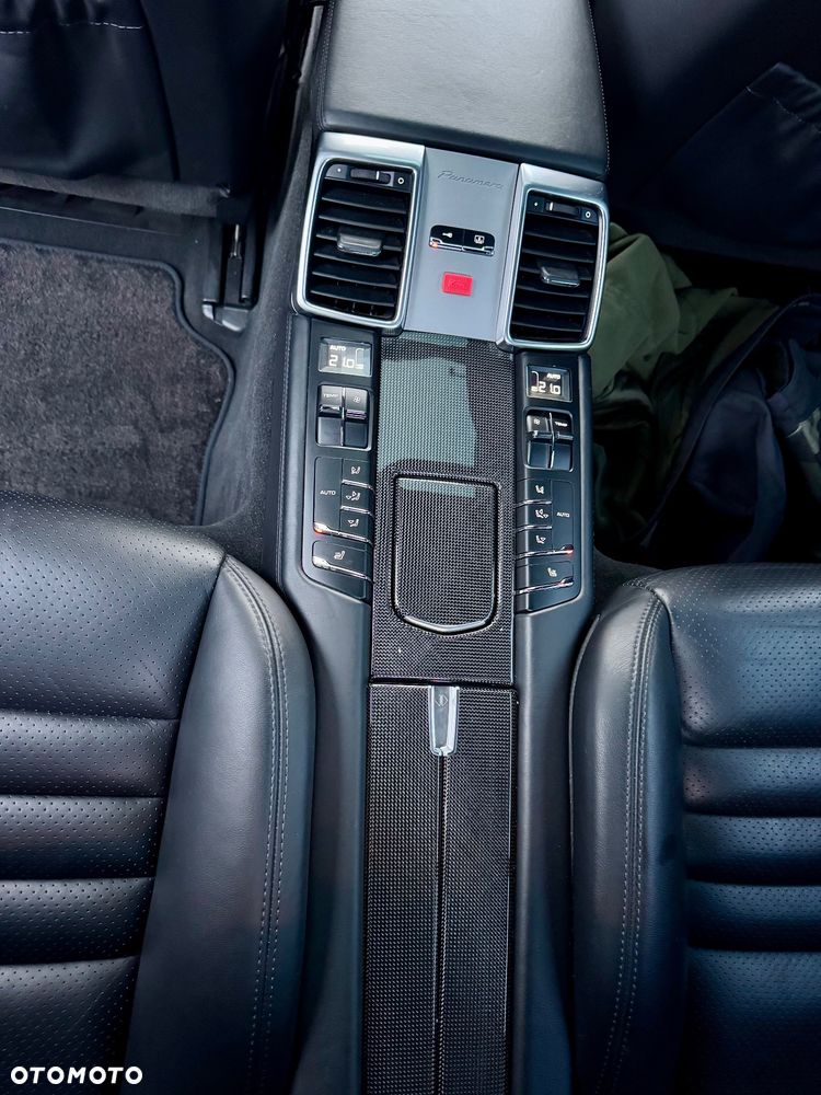 Porsche Panamera - 21