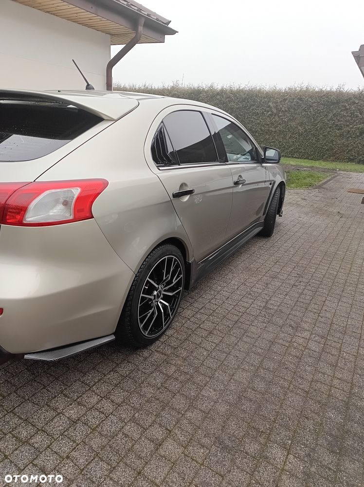 Mitsubishi Lancer - 8