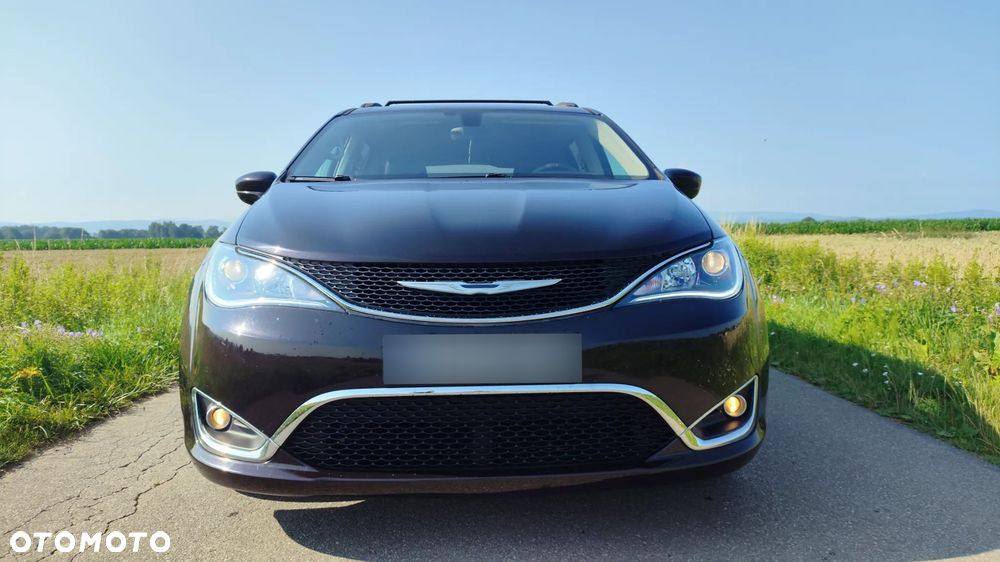 Chrysler Pacifica - 1