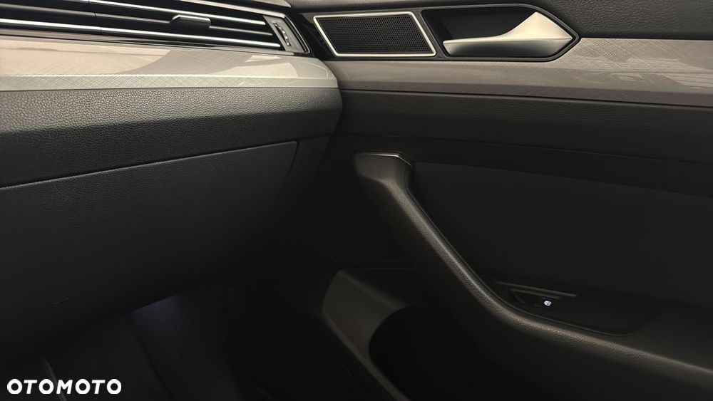 Volkswagen Passat Variant 2.0 TDI SCR Business DSG - 27