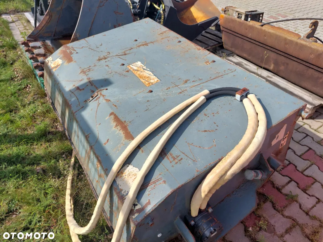 Zamiatarka Koparko Ładowarka Cat, Case, JCB, Terex, Volvo - 7