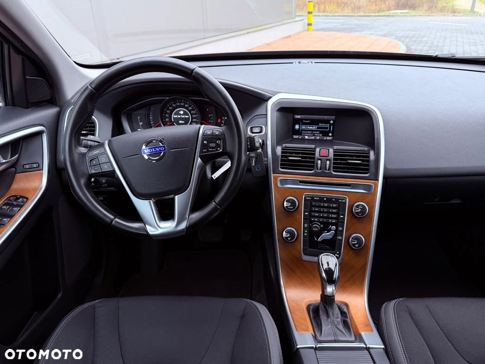 Volvo XC 60 D4 Geartronic Momentum - 24