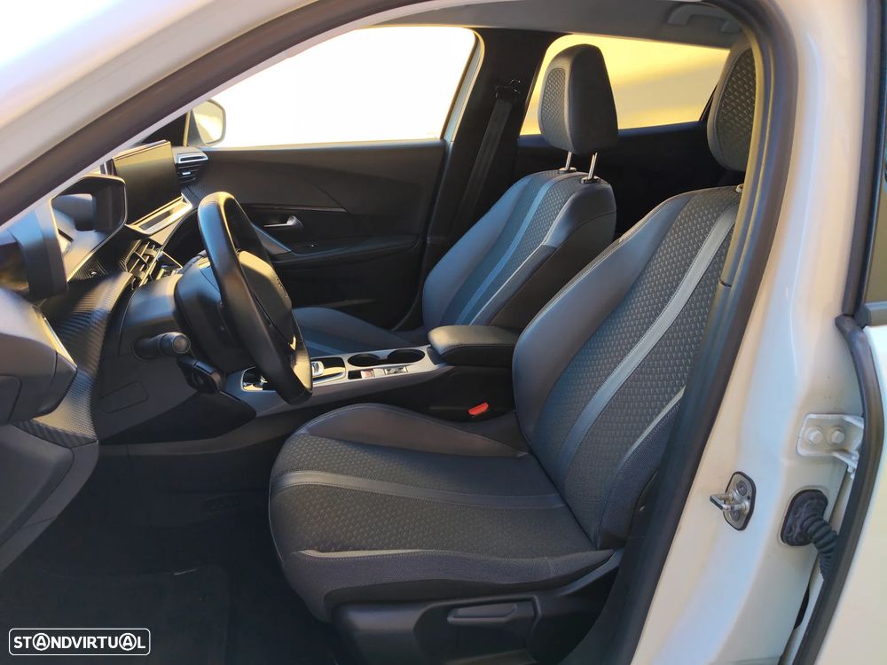 Peugeot e-2008 Allure Pack - 27