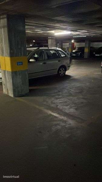 Lugar de garagem interior - Benfica (Jorge Barradas) - Grande imagem: 2/2