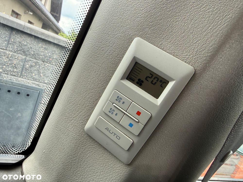 Volkswagen Caravelle Basis - 13