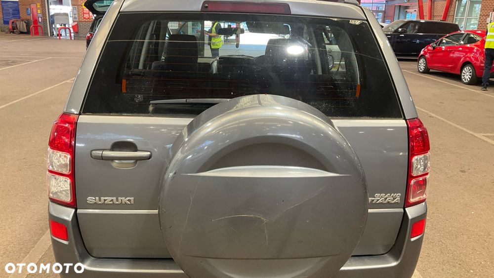 Suzuki Grand Vitara 2.0 - 9