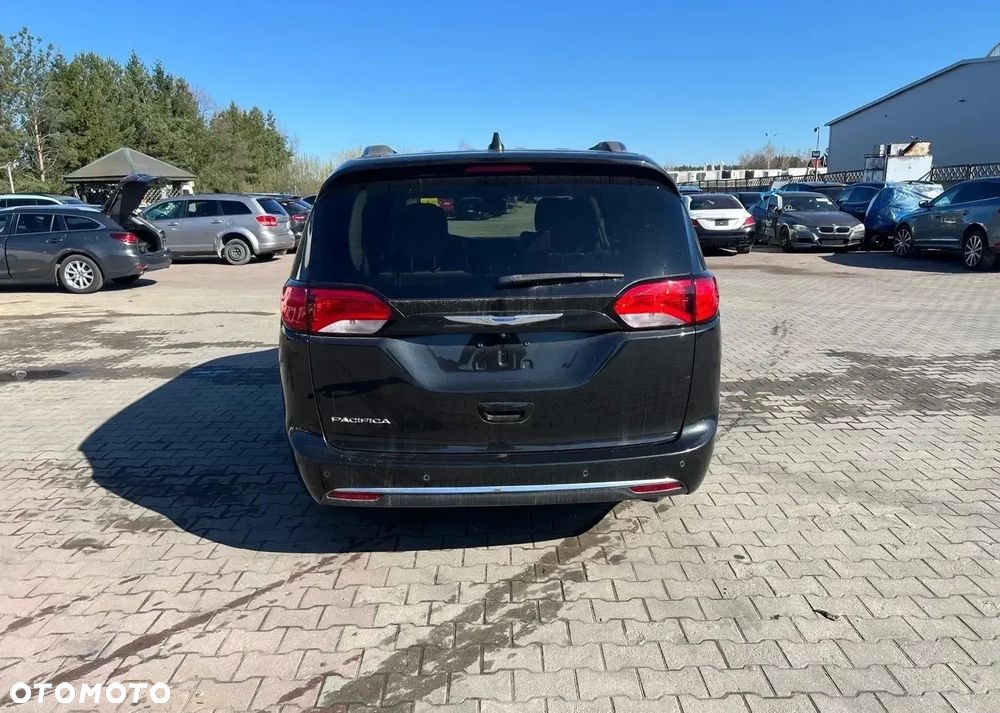 Chrysler Pacifica - 2