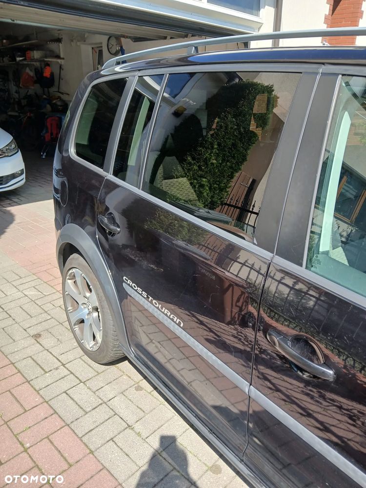 Volkswagen Touran 2.0 TDI DPF Cross - 3