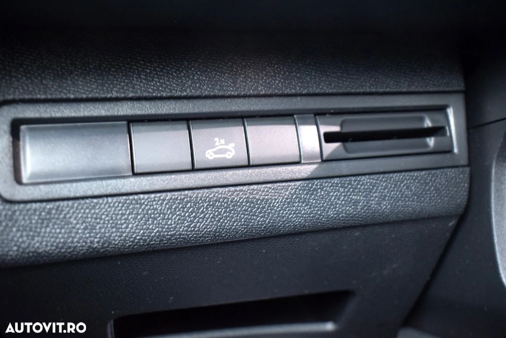 Peugeot 3008 1.6 BlueHDI S&S EAT6 Allure - 26