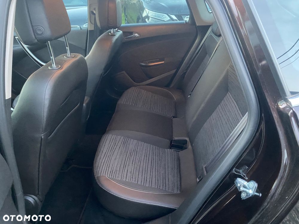 Opel Astra 1.4 Turbo Exklusiv - 29