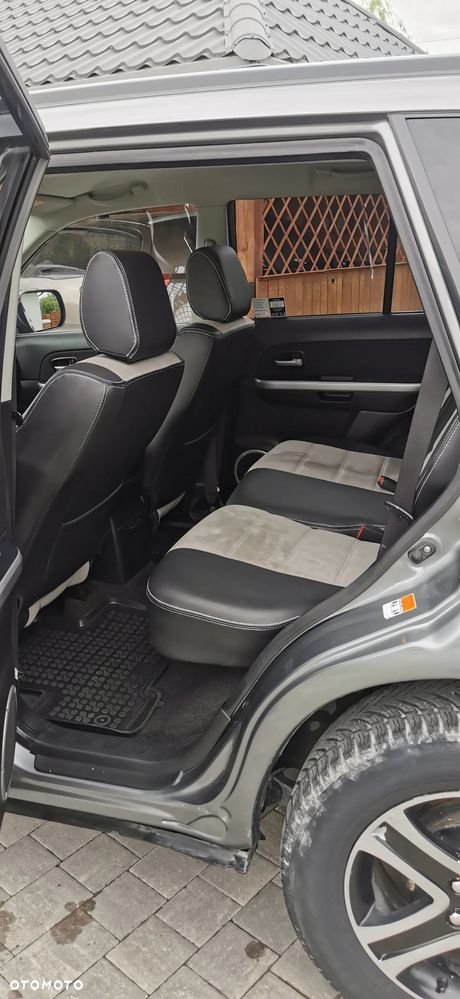 Suzuki Grand Vitara 2.0 - 12