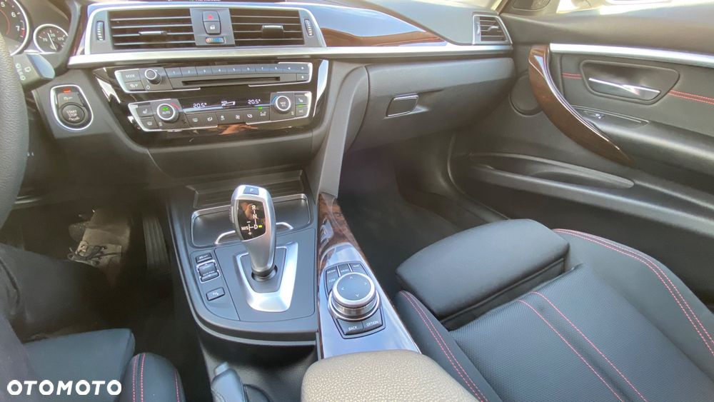 BMW Seria 3 330i GPF xDrive Sport Line Sport - 12