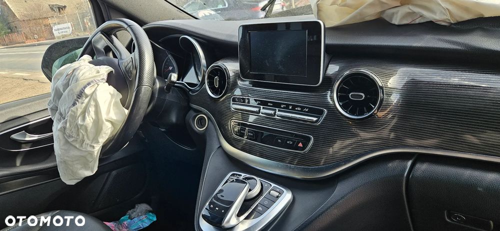 Mercedes-Benz Klasa V - 21