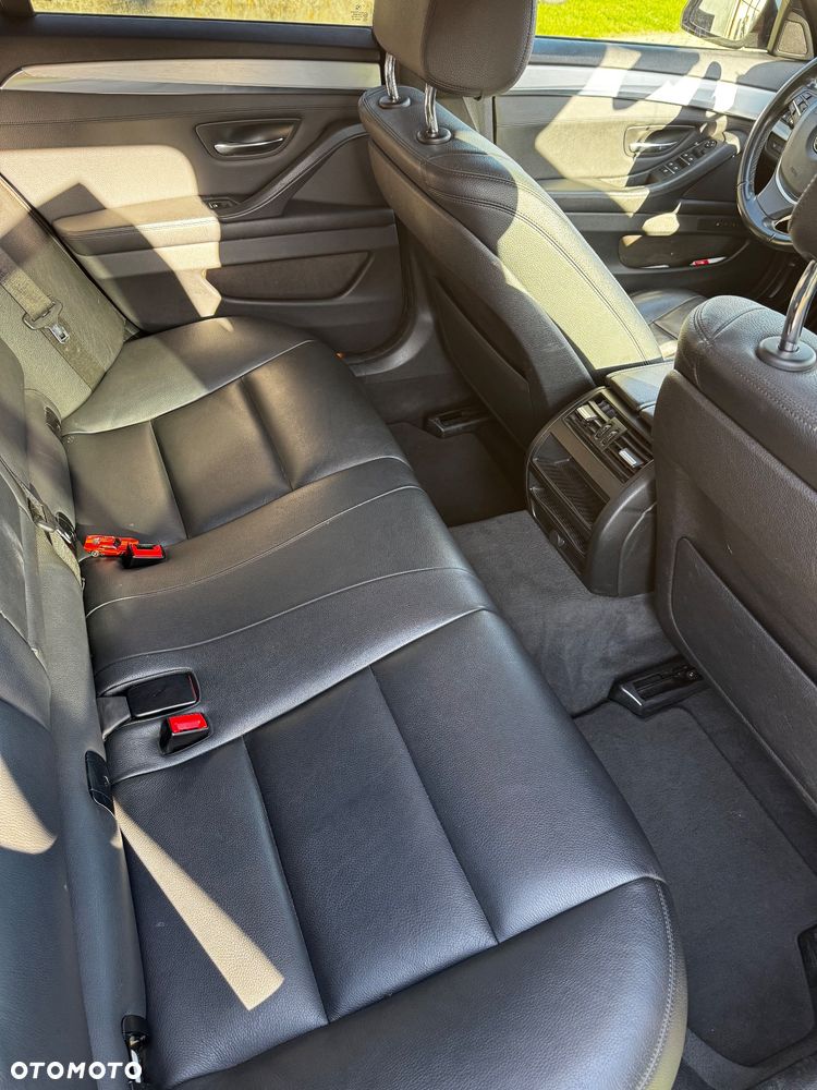 BMW Seria 5 525d xDrive - 13