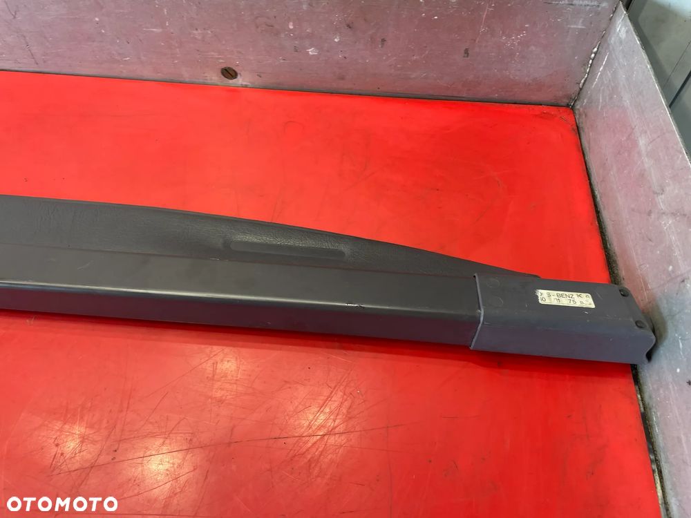 ROLETA BAGAŻNIKA MERCEDES W168 - 2