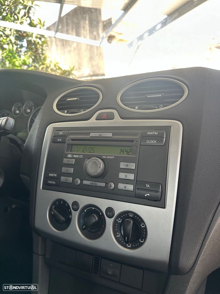 Ford Focus SW 1.4 Zetec - 27