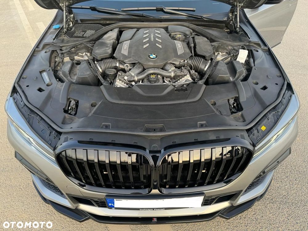 BMW Seria 7 750i xDrive - 19
