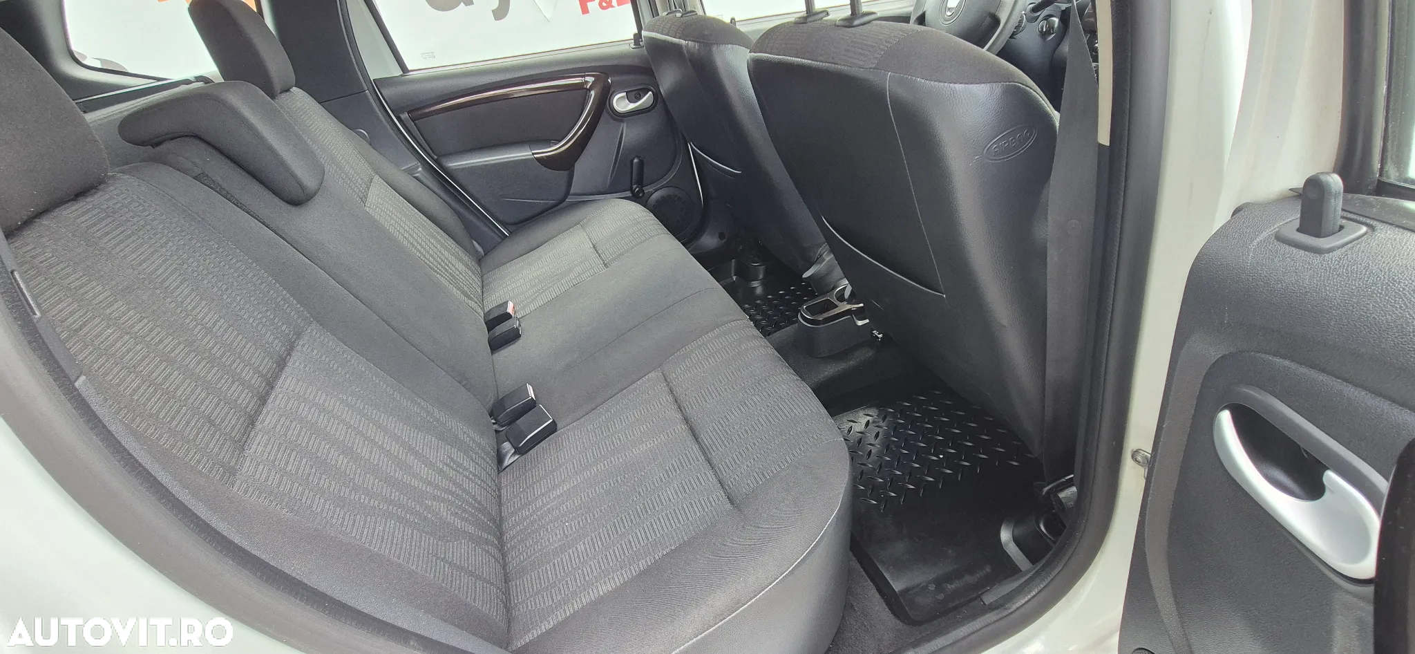 Dacia Duster dCi 110 FAP 4x2 Laureate - 12