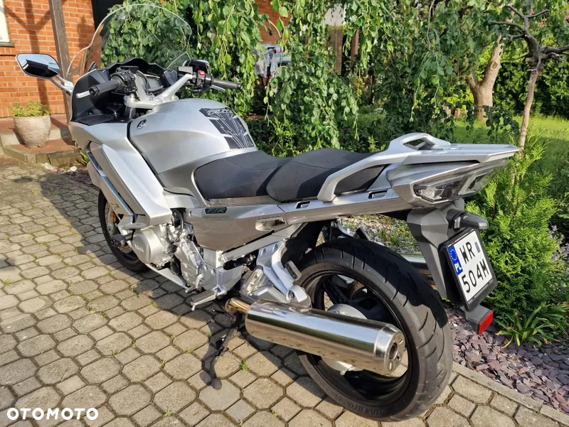 Yamaha FJR - 28