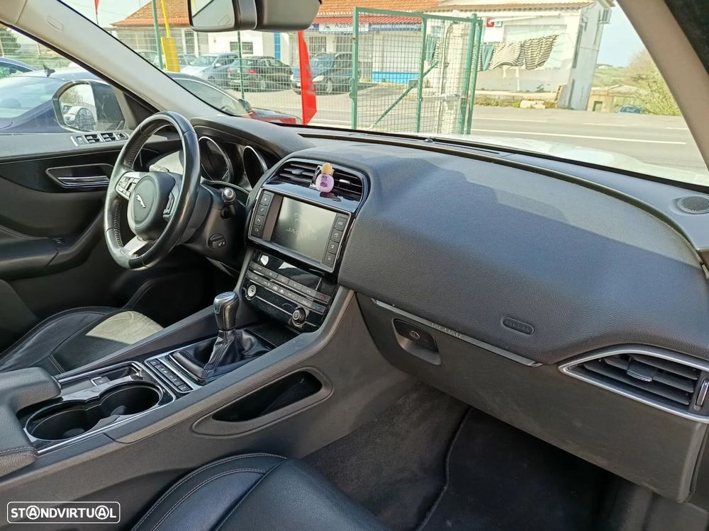 Jaguar F-Pace 2.0 i4D Prestige AWD - 16