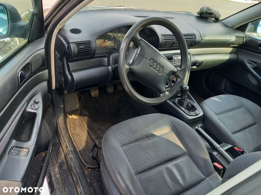 Na części Audi A4 B5 Sedan 1.6 Manual 101 KM 1995-98 - 3