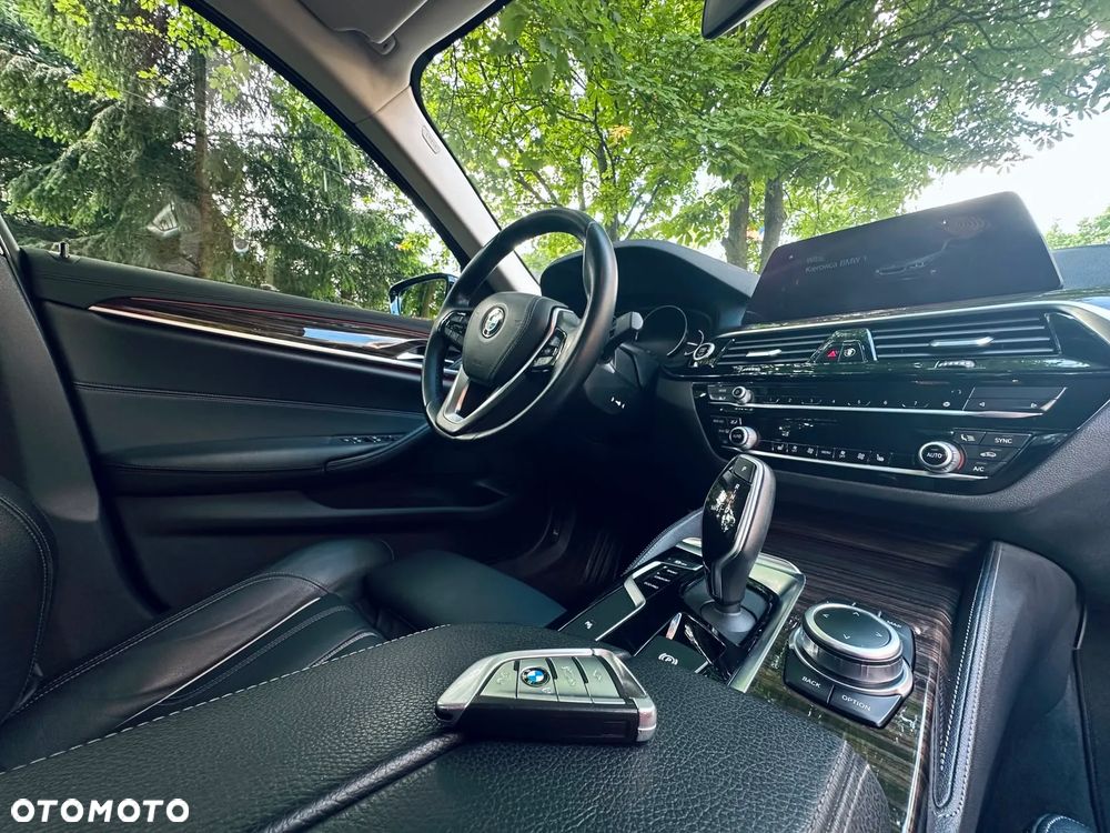 BMW Seria 5 520d Luxury Line - 11