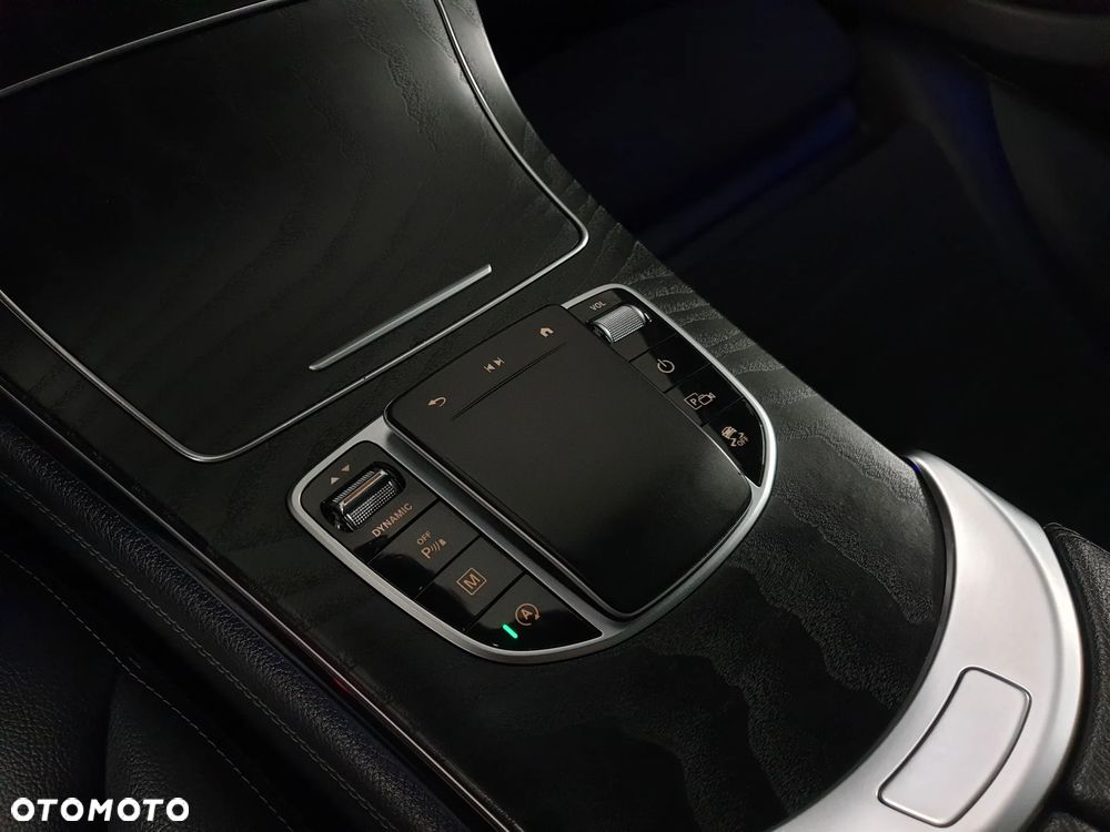 Mercedes-Benz GLC 220 d 4Matic 9G-TRONIC AMG Line Plus - 32
