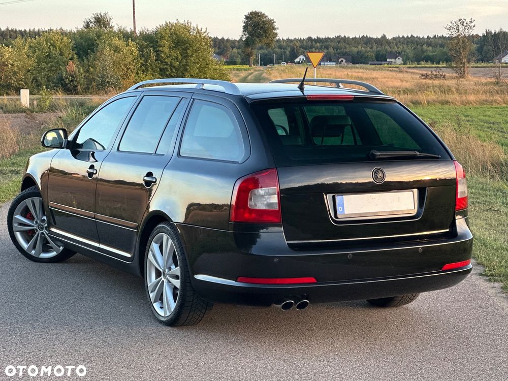 Skoda Octavia 2.0 TDI CR DPF DSG RS - 3