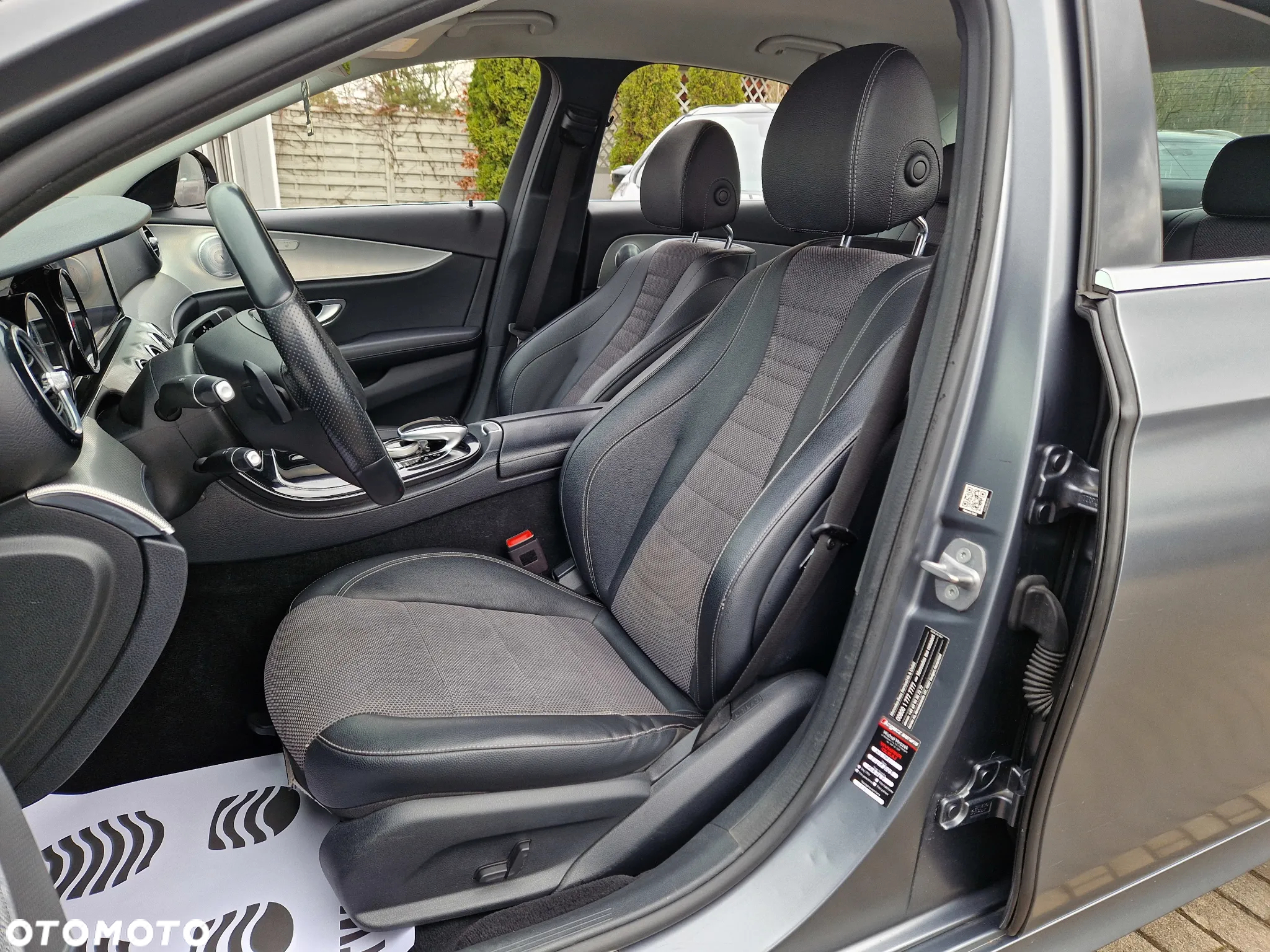 Mercedes-Benz Klasa E 350e 9G-TRONIC AMG Line - 13