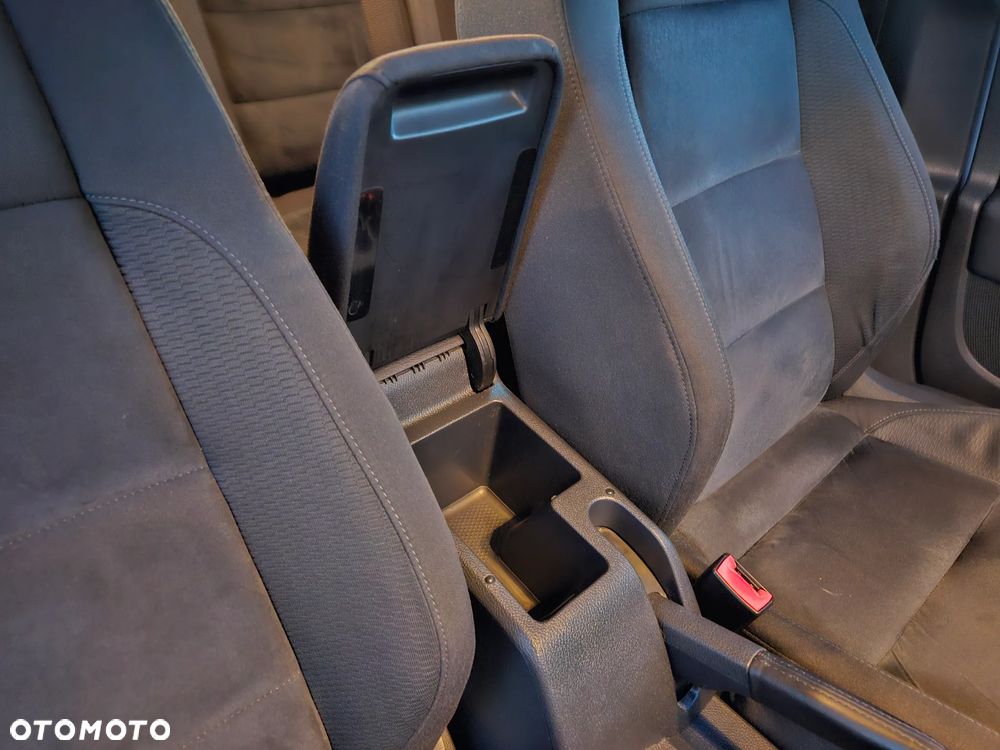Volkswagen Golf 2.0 TDI Highline - 26