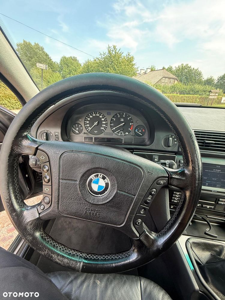 BMW Seria 5 528i - 14