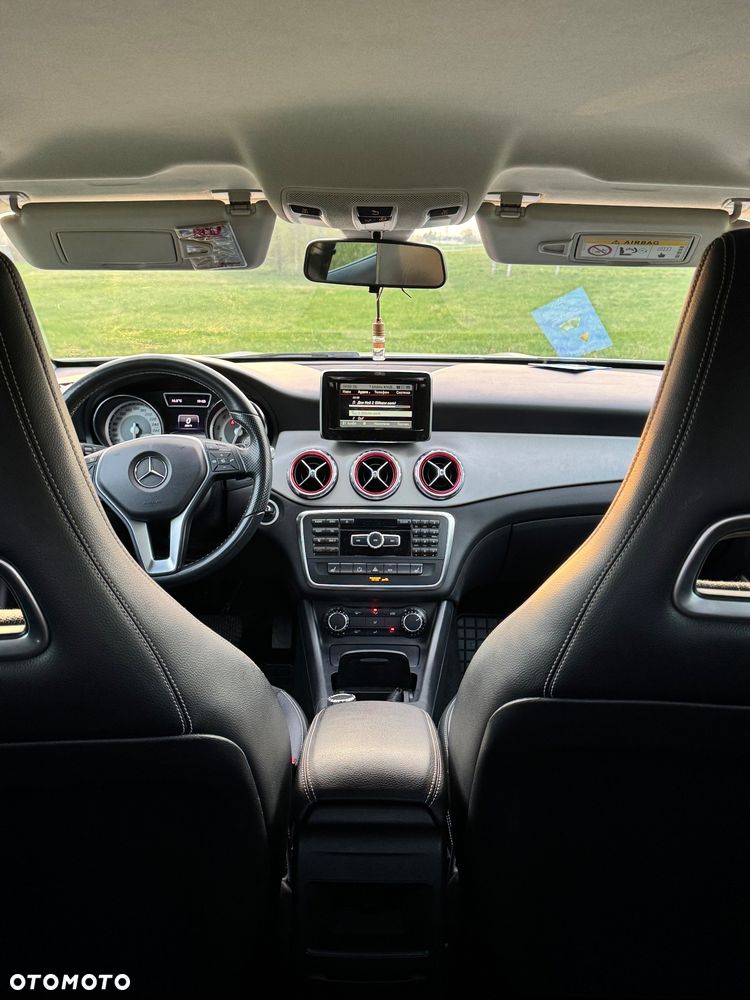 Mercedes-Benz GLA 200 7G-DCT SCORE - 25