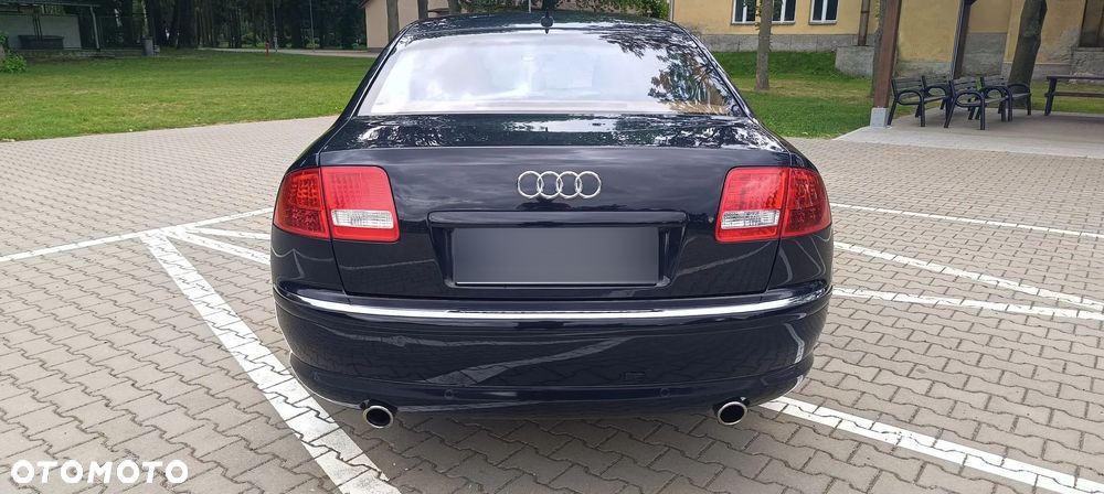 Audi A8 4.2 L Quattro - 9