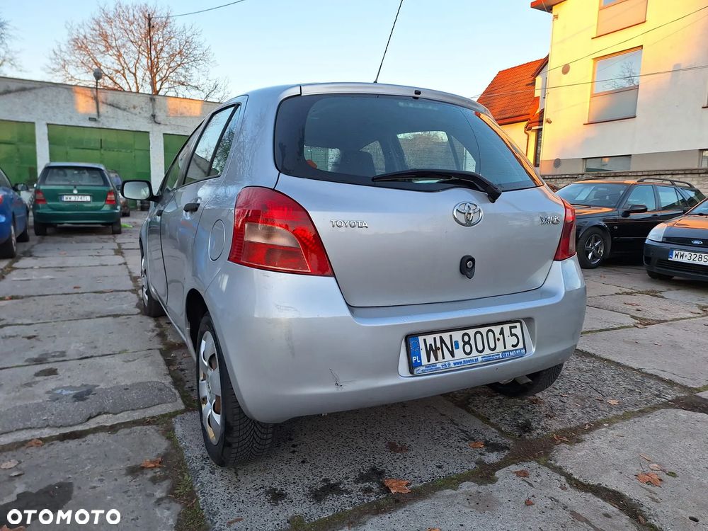 Toyota Yaris - 4
